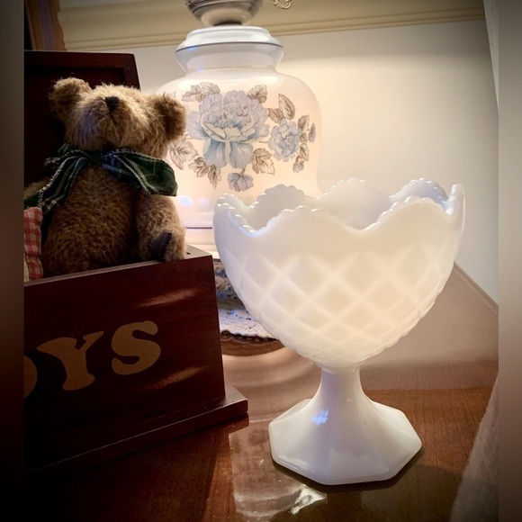 Vintage NAPCO 1184 Milk Glass Footed Compote Bowl Pedestal Dish - Picture 1 of 4